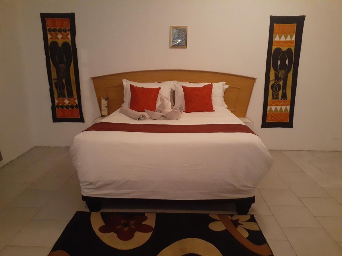 Sunshinevibe Guest House Kasane Dış mekan fotoğraf